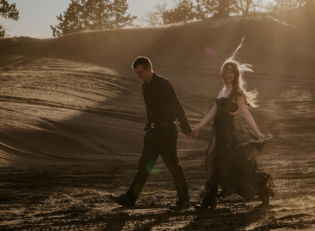Moody elopement in Central Oregon's sand dunes.
